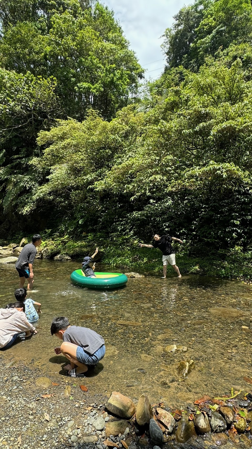 露營花湖美地溪邊