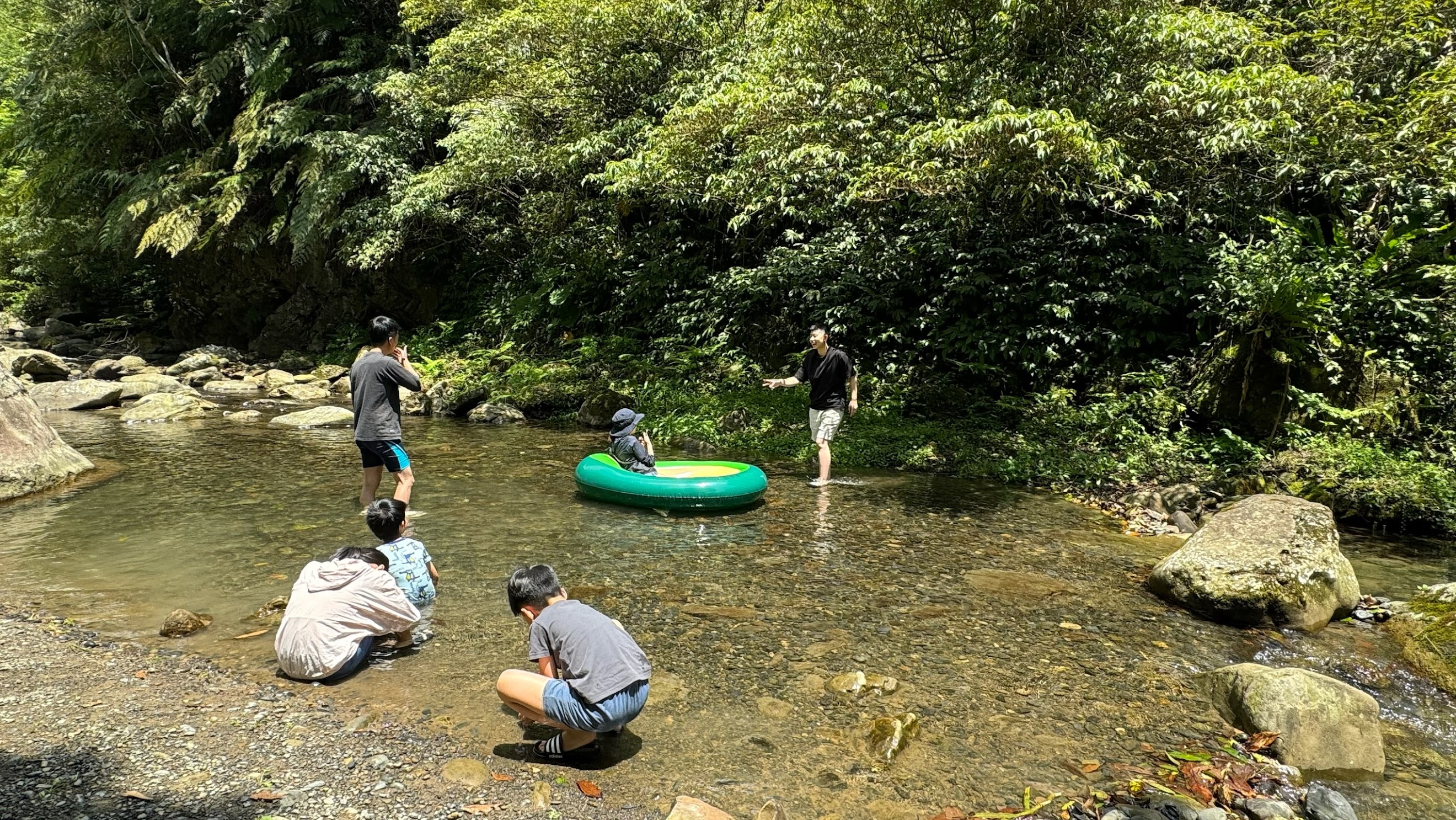 露營花湖美地溪邊