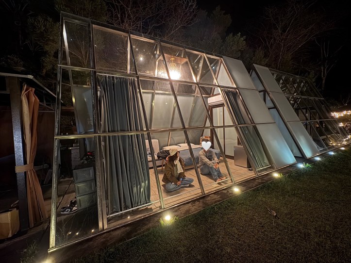 晚上星空玻璃屋