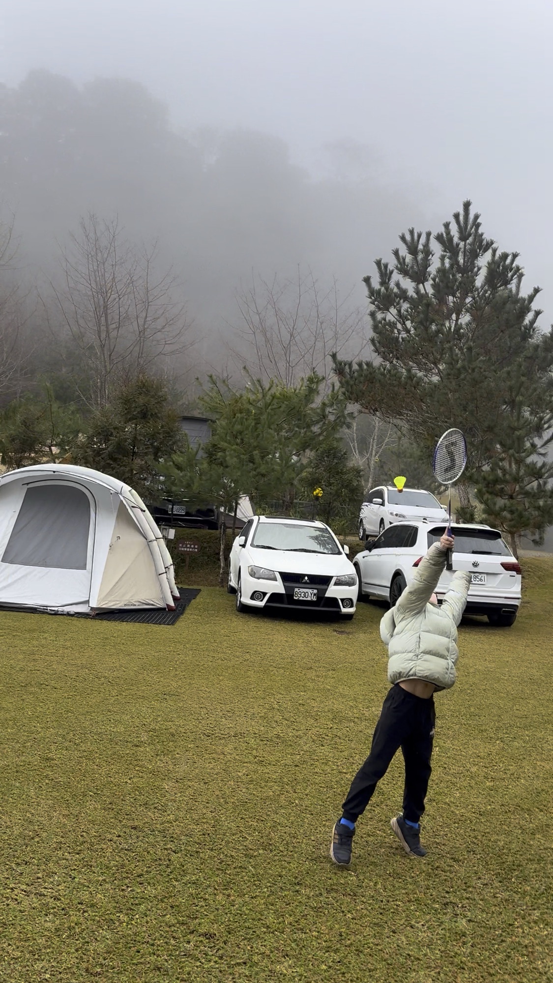 C區大草皮 打羽球