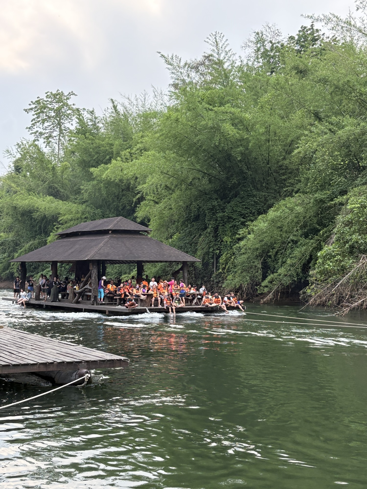 桃花源竹筏漂流